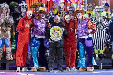 Los Nietos de SaryManchez se autodescalifican en la final de murgas al superar el tiempo establecido en señal de protesta/Lpacarnaval y TA.
